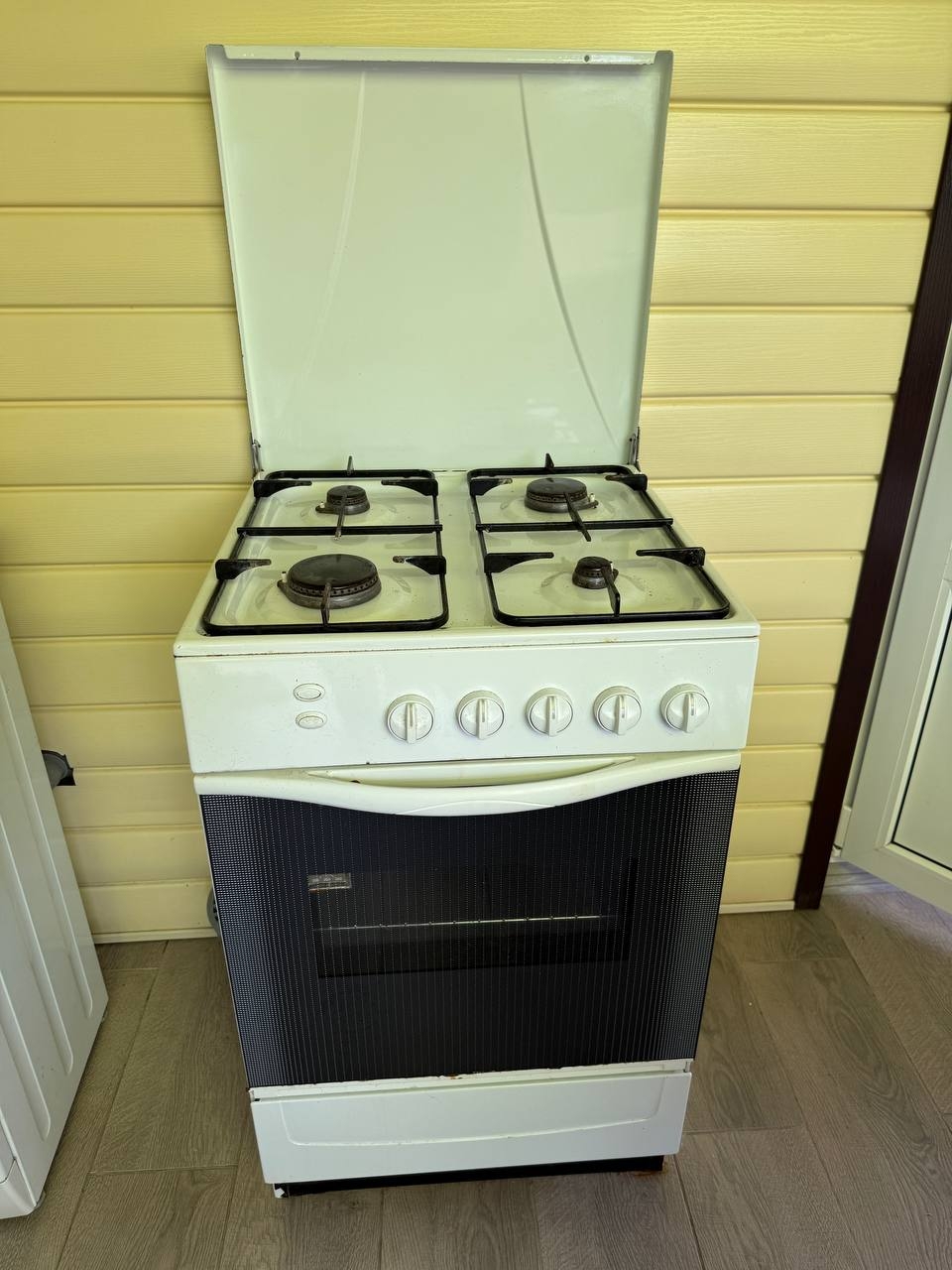 Продам газовую плиту Indesit